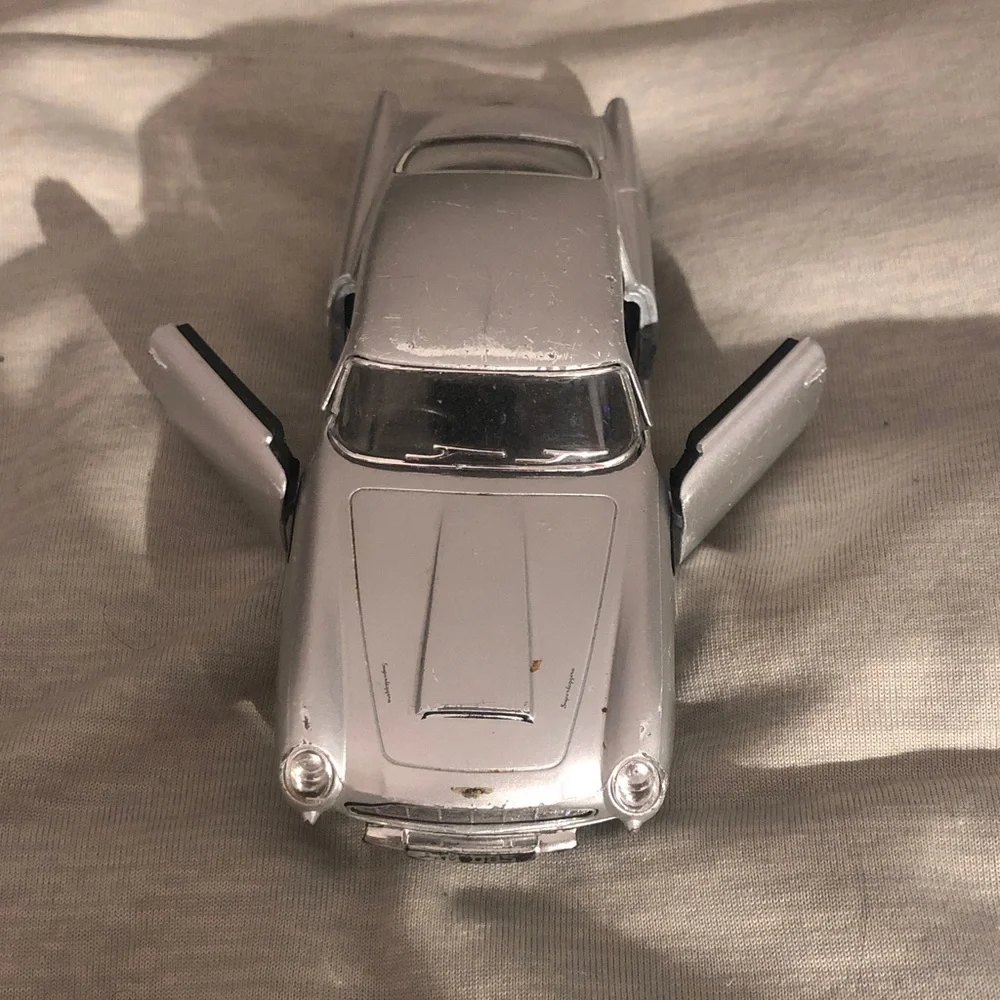 1963 Aston Martin DB5 Pull Back